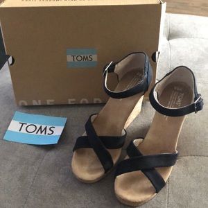 Tom’s  Strappy Wedge